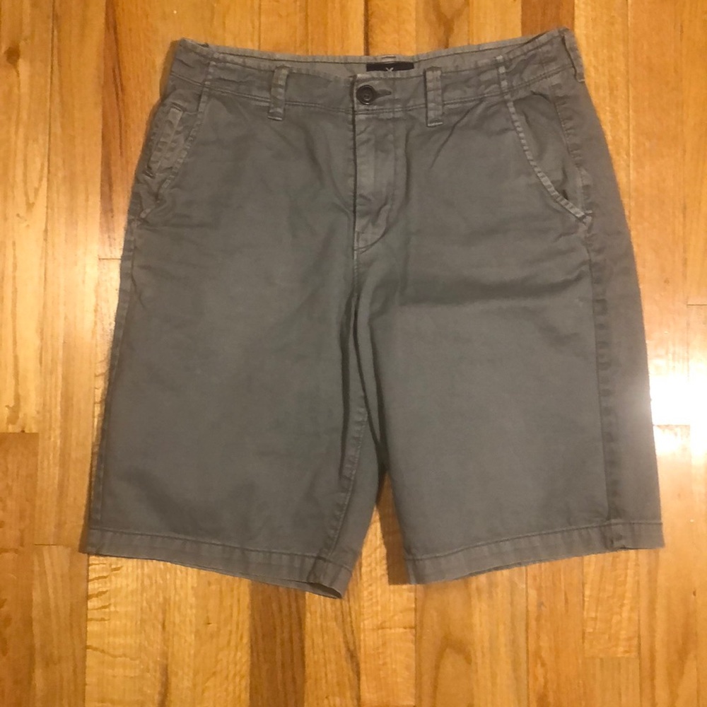 American eagle khaki shorts gray size 32